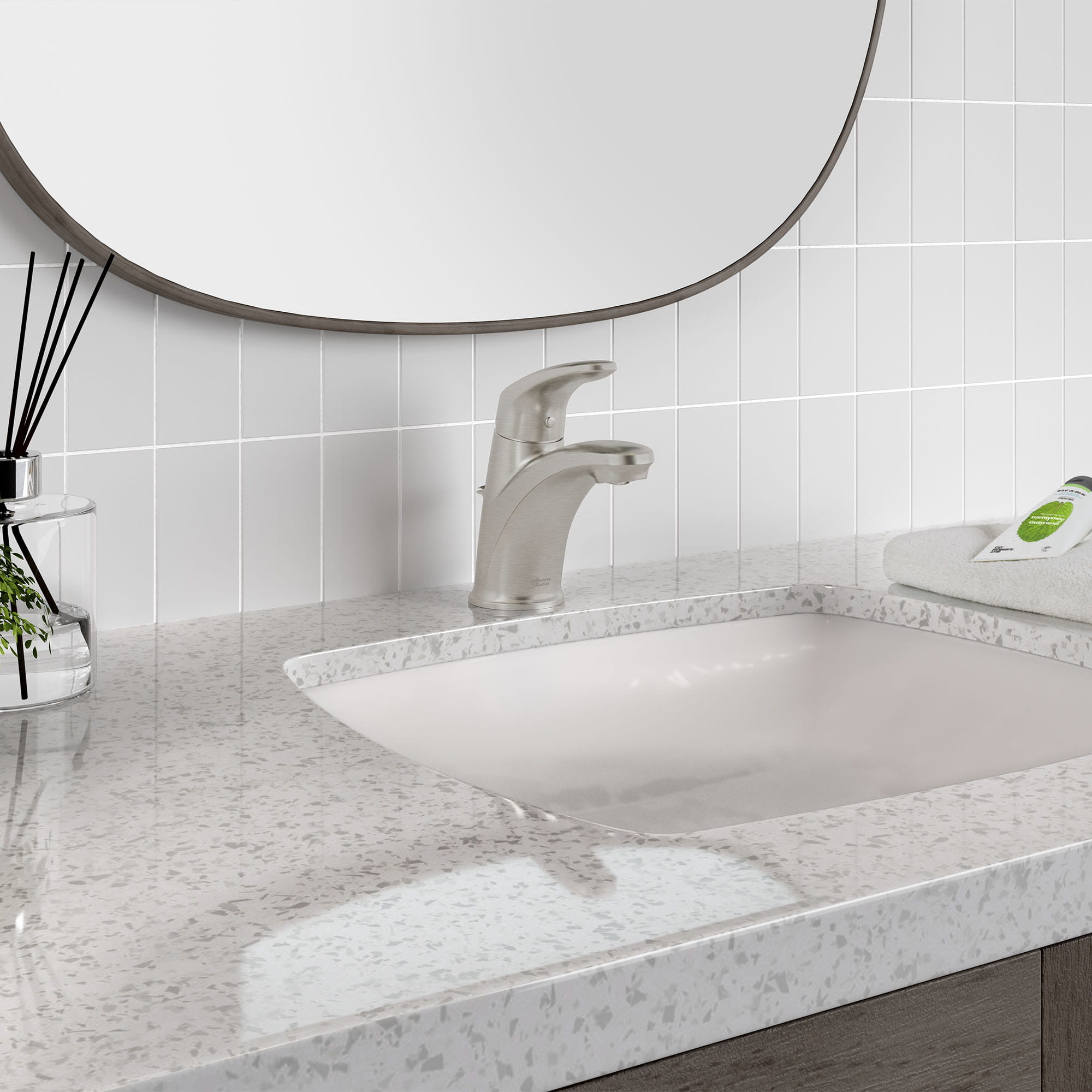 Colony® PRO Single Hole Single-Handle Bathroom Faucet 1.2 gpm/4.5 Lpm Less Drain With Lever Handle